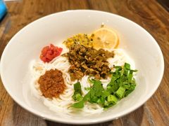 -粉八·云南米线·建水烧烤(常熟路店)