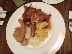 巴伐利亚香肠拼盘-宝莱纳啤酒花园餐厅PAULANER BRAUHAUS Nanjing(广州路店)