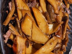 杂菌炒牛肉-潮十三潮汕砂锅粥(高新四路大都荟店)