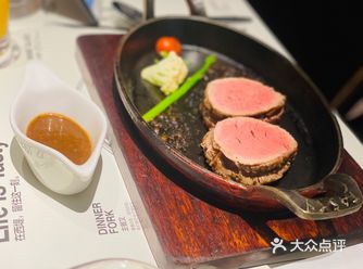 里面挺大的，座位也很舒服