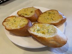 蒜香白包-老井俄式餐厅