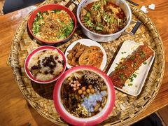 -爆炸头阿姨小四川正宗川味小吃(无任何分店)