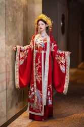 -衣贝姿婚纱礼服馆