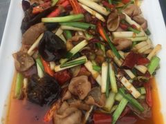 -兔行天下-鸿鹤鲜锅兔(中海国际店)