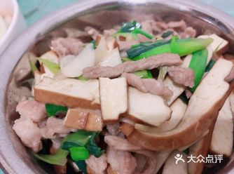 简单快捷又家常的豆干蒜苗炒瘦肉