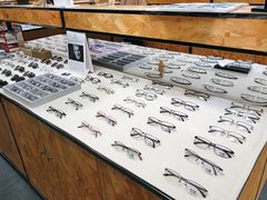 -罗伯特眼镜·蔡司官方授权(罗湖国贸店)