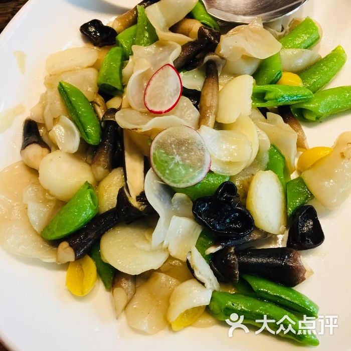 临家闽南菜竹耳炒黑鸡枞菌图片