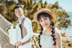 -现代经典婚纱摄影