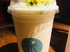 牛油果奶昔-茉酸奶(松江开元地中海店)