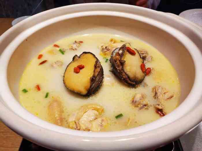 笨小满·鲍鱼鸡火锅(江汉路m 店"m 负一楼的店,就餐体验非常好[强]