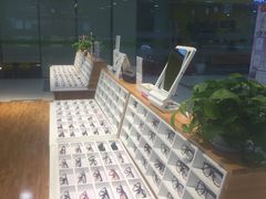 -MiRi眼镜连锁·蔡司·尼康控优点合作店(莘庄店)