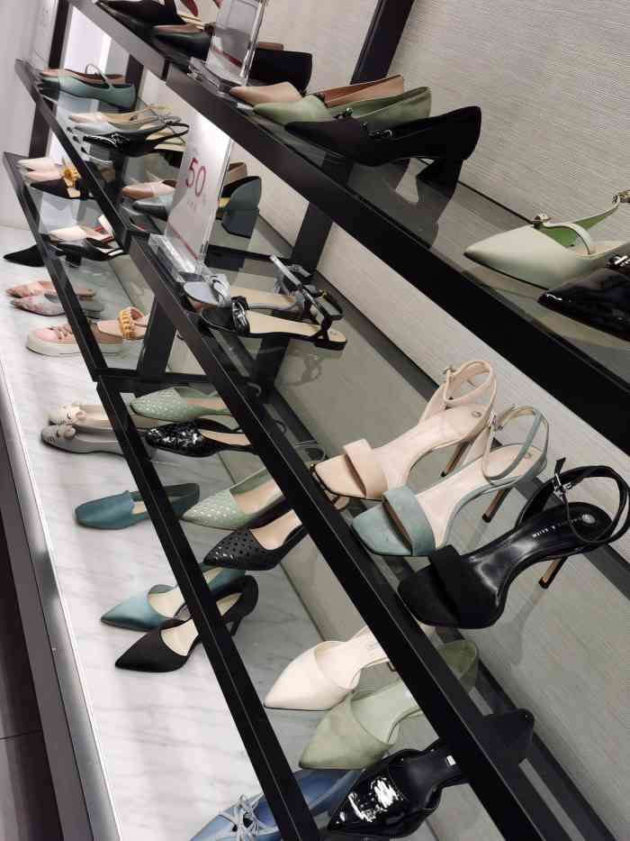 charles&keith(嘉里中心店)-"男朋友送的包包.去嘉里中心买的.虽然.