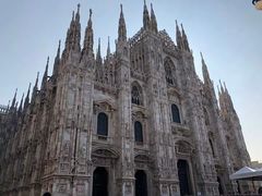 -文艺复兴百货(米兰大教堂广场店)