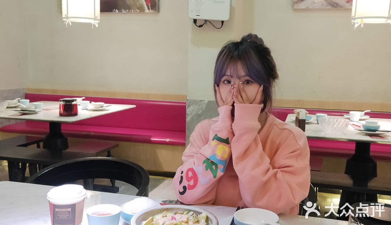 与美女吃饭本身就是一件很愉快的事情🦆
