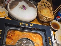 -老牌坊云南鱼豆花火锅(哈西万达店)