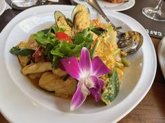 -Chom Cafe and Restaurant