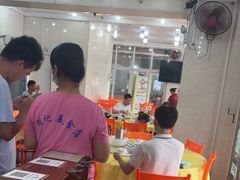 用餐区-锐记美食店·现捞海鲜(闸坡店)
