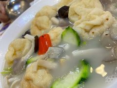 杂菌煮自制鱼腐-清新鸡沙田乳鸽店(金融店)