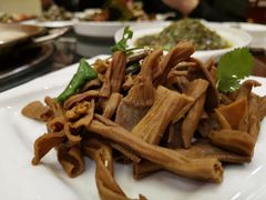 辣卤郡把-老来福·非遗酸汤兔(凯旋路店)