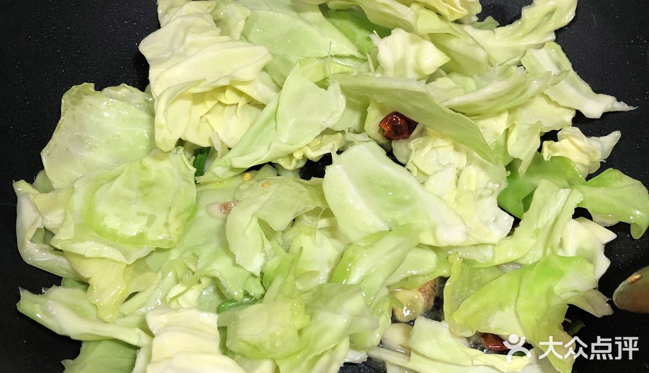 午餐吃手撕包菜