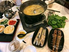 -鲜入围煮花胶鸡海鲜火锅