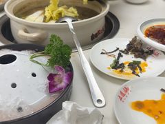-土连锅·现熬养生汤锅(梁家巷店)
