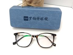 -罗伯特眼镜·蔡司官方授权(罗湖国贸店)