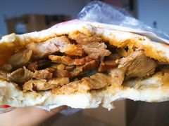 锅魁夹卤肉-洞子口张老二凉粉(文殊院店)
