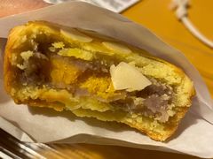 芋泥蛋黄酥-鲍师傅糕点(江苏路店)
