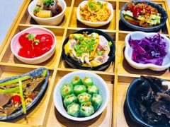 九宫格玲珑前菜-新仙清汤牛腩(铜锣湾店)