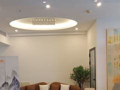 -欧辰国际酒店(重庆欢乐谷轻轨站店)
