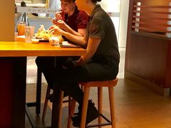 -The Habit Burger Grill 哈比特汉堡(复兴soho店)