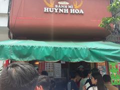 -Bánh Mì Huynh Hoa