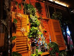 -Cuc Gach Quan Restaurant