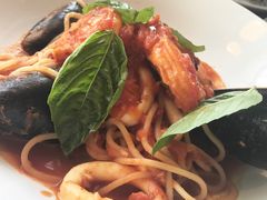 -ROAST coffee & eatery