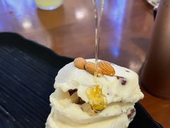 蜂蜜杏仁-MADO冰淇淋咖啡馆(淘金店)