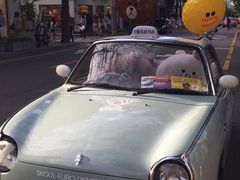 -LINE FRIENDS Garosu-gil Flagship Store