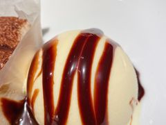 提拉米苏蛋糕配香草冰激凌-萨莉亚意式餐厅(杭州滨江天街店)