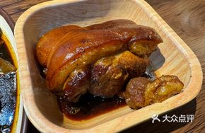 Braised Pork Knuckle with Rock Sugar