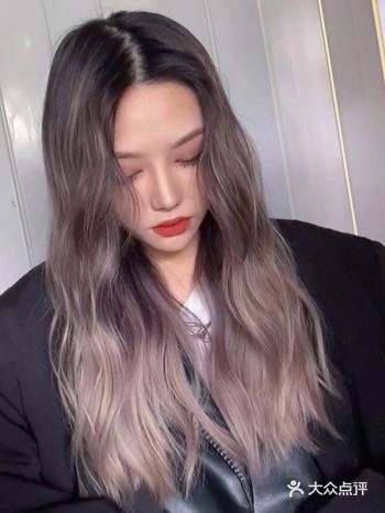 轻欧美辣妹必染发色get非常适合黄黑皮，超