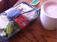 拿铁+苹果鸡肉沙拉-星巴克(珠海中邦酒店店)