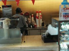 -85度C(生甜甜圈研究工坊·上海松江人民北路店)