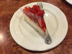 草莓奶酪蛋糕-凯宾美食廊Kempi Deli·凯宾斯基饭店(亮马桥路店)