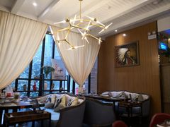靠窗位-樾餐厅泰式海鲜火锅(民歌湖店)