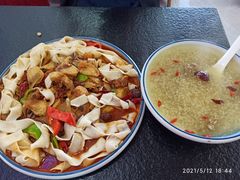 -撒拉人家.酸菜牦牛肉火锅