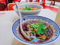 大勺肉酱酸辣粉-遇见小面(凯德广场店)