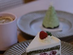 抹茶树莓鲜奶蛋糕-猫里有甜