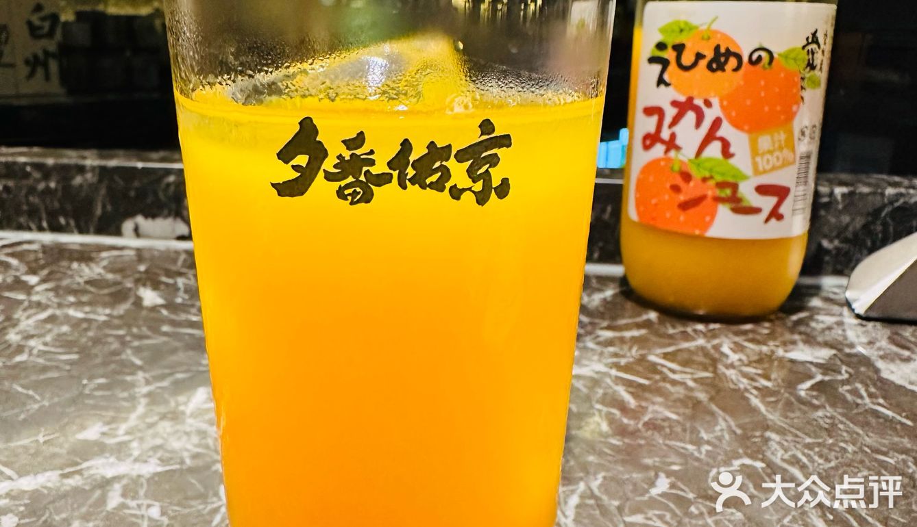 玻璃杯里的啤酒时光