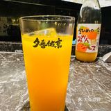 玻璃杯里的啤酒时光
