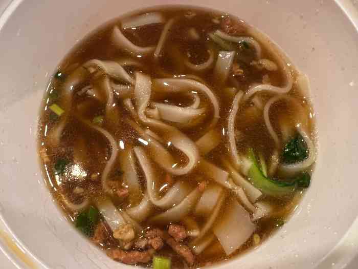 挺好吃的湖南小店点了牛腩米粉我是不吃辣的牛腩虽然菜单上没有画辣椒